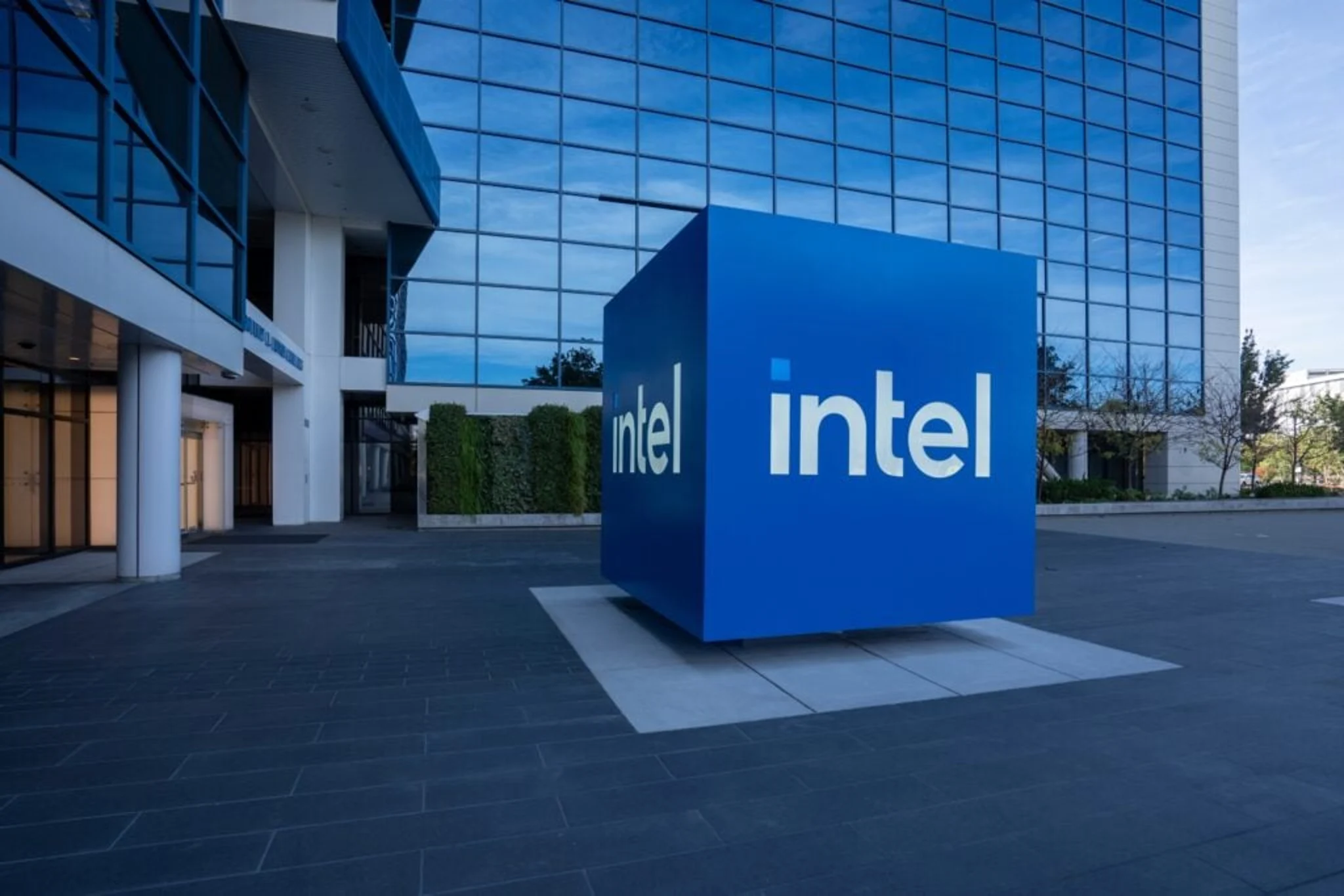What’s Going on With Intel Stock on Friday?