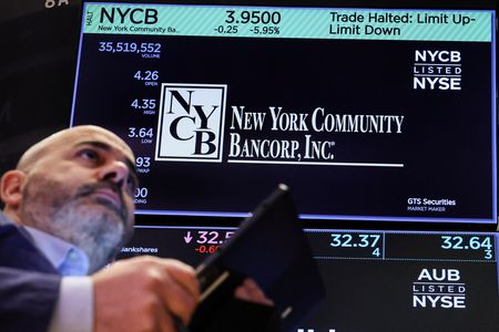 Bearish trades engulf New York Community Bancorp options as shares sink